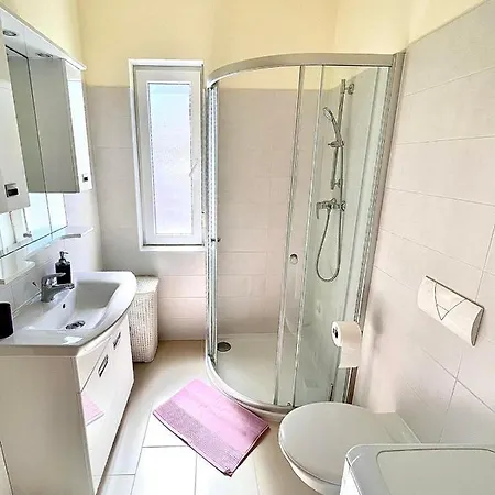 Apartma Banjole *