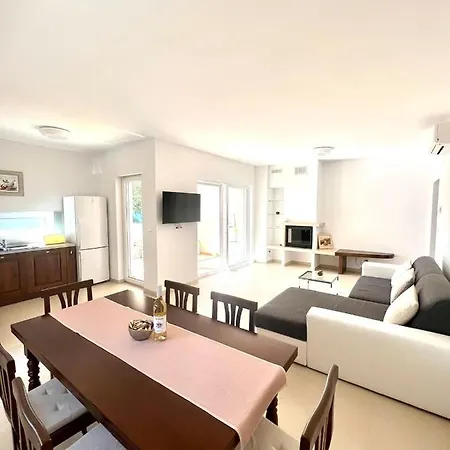 Apartma Banjole *
